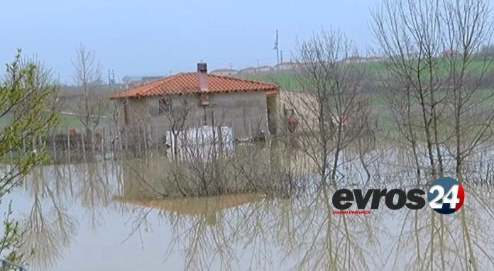 Σε συναγερμό ο νομός Έβρου – μέσα στα σπίτια μπήκε το νερό στο Διδυμότειχο (βίντεο)